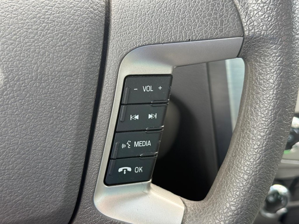 Ford Fusion Vehicle Full-screen Gallery Image 16