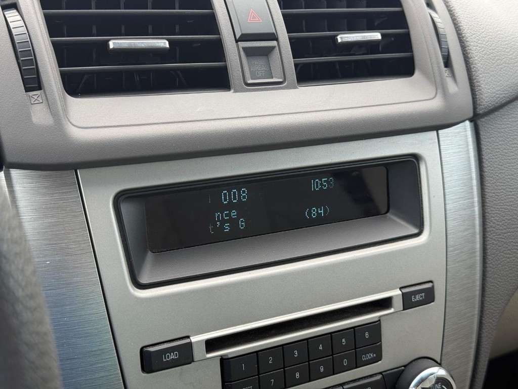 Ford Fusion Vehicle Full-screen Gallery Image 18