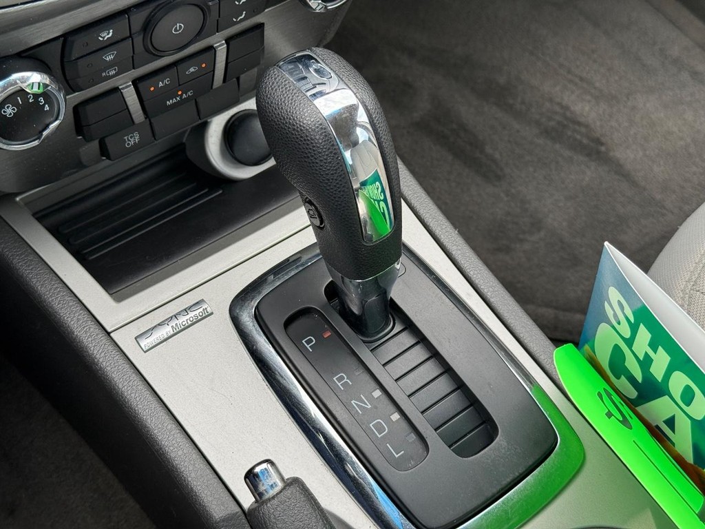 Ford Fusion Vehicle Full-screen Gallery Image 20