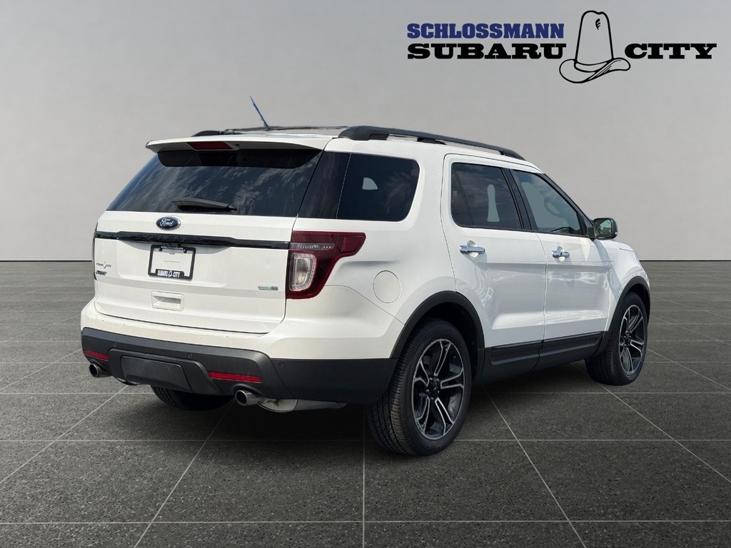 Ford Explorer Vehicle Full-screen Gallery Image 05