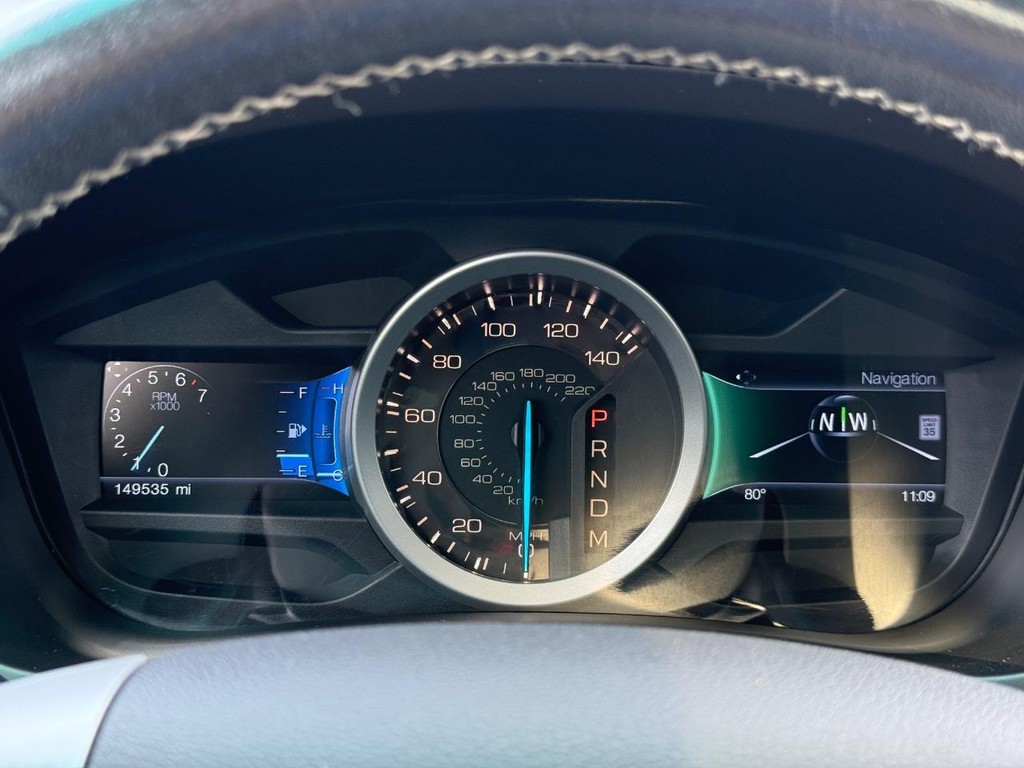 Ford Explorer Vehicle Full-screen Gallery Image 18