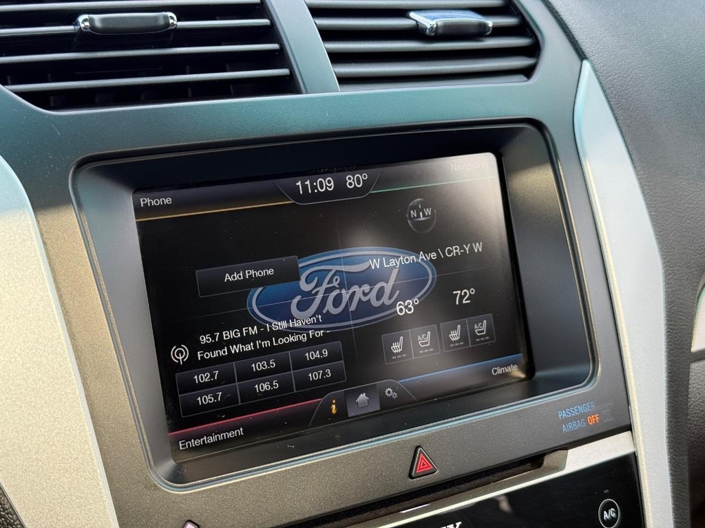 Ford Explorer Vehicle Full-screen Gallery Image 19