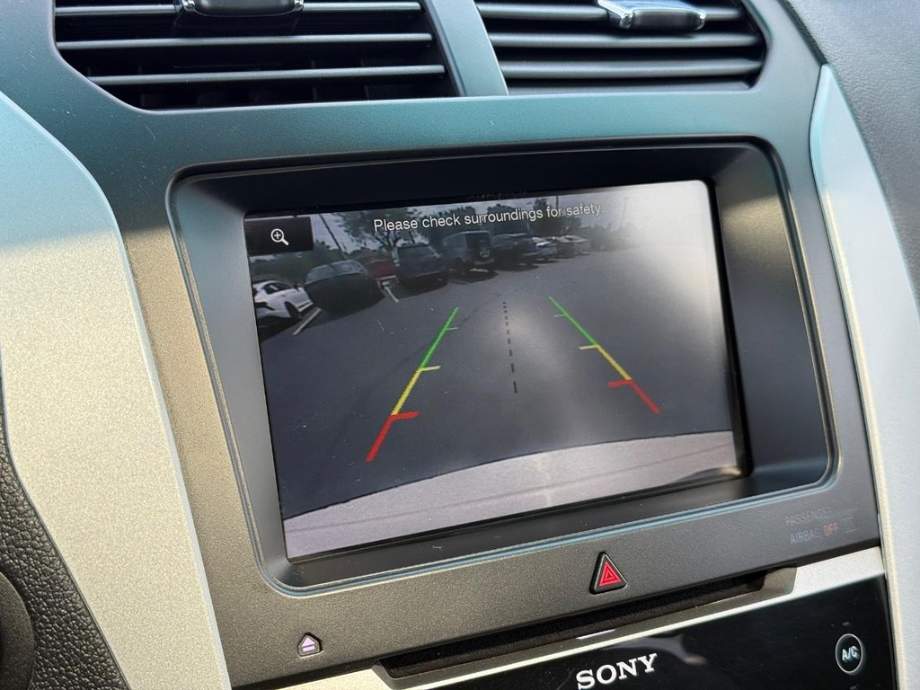 Ford Explorer Vehicle Full-screen Gallery Image 20