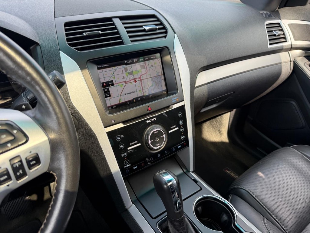 Ford Explorer Vehicle Full-screen Gallery Image 22