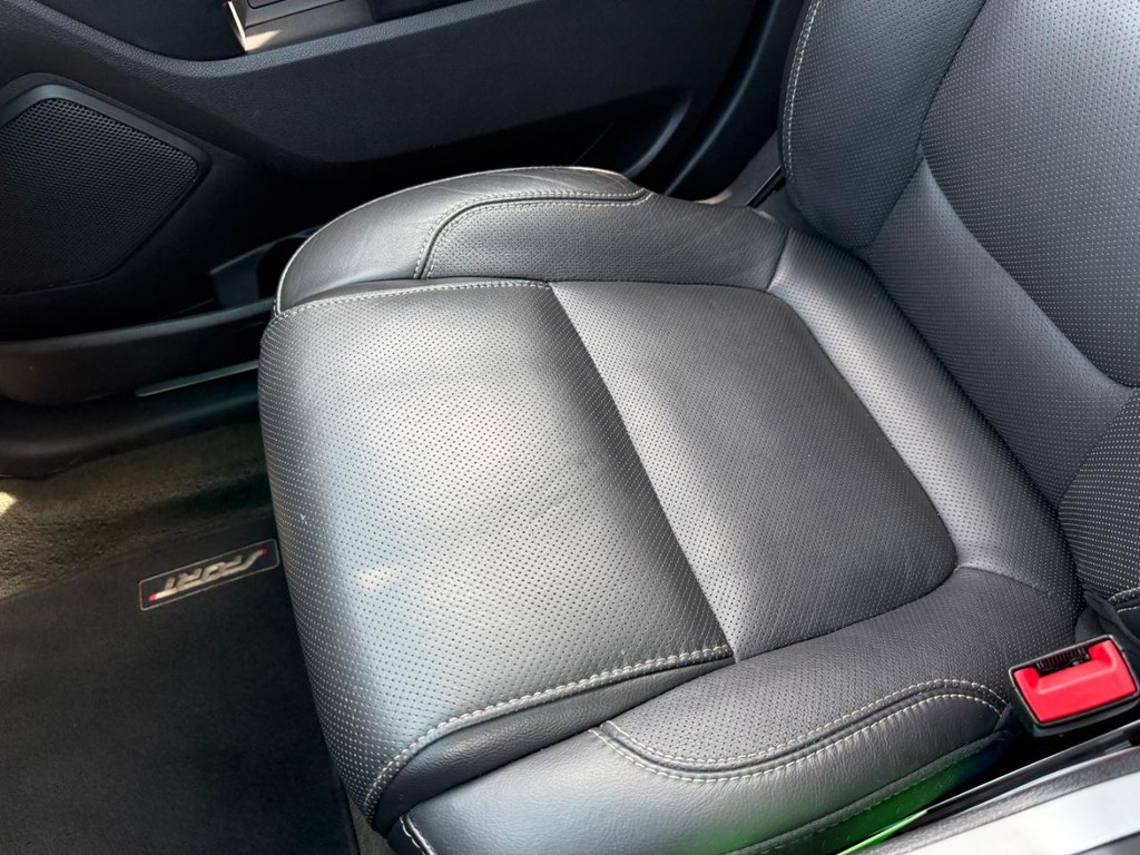 Ford Explorer Vehicle Full-screen Gallery Image 23