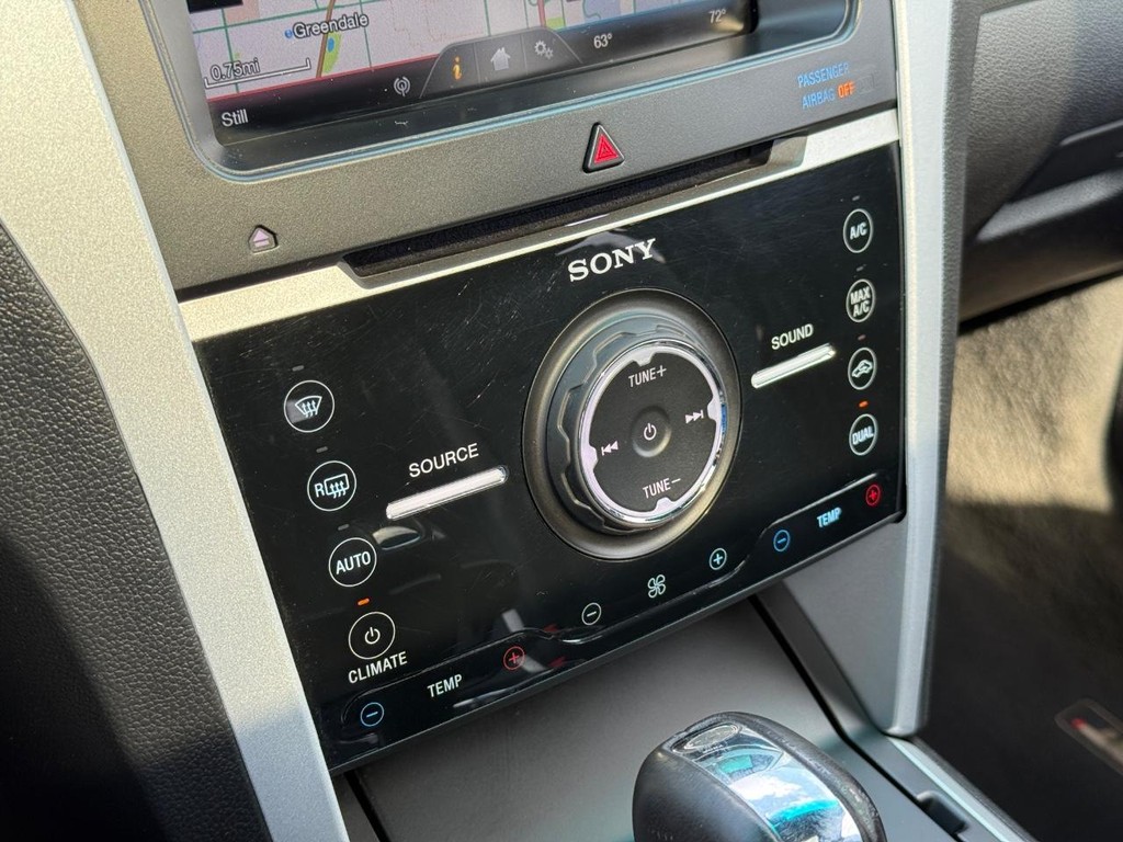 Ford Explorer Vehicle Full-screen Gallery Image 25
