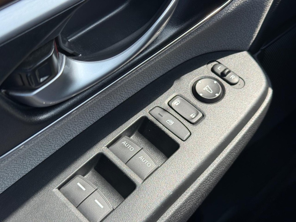 Honda CR-V Vehicle Full-screen Gallery Image 24