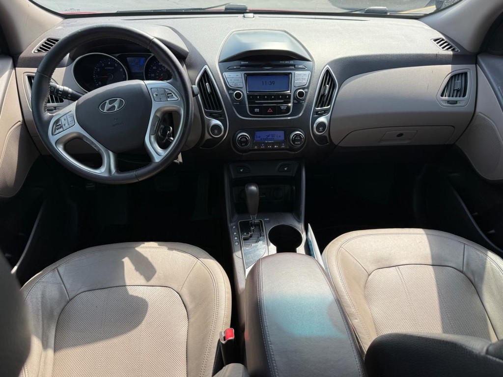 Hyundai Tucson Vehicle Full-screen Gallery Image 11