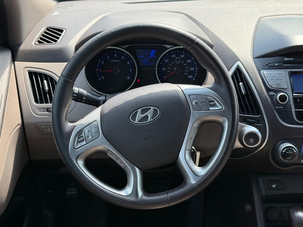 Hyundai Tucson Vehicle Full-screen Gallery Image 12