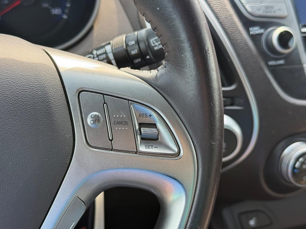 Hyundai Tucson Vehicle Full-screen Gallery Image 16