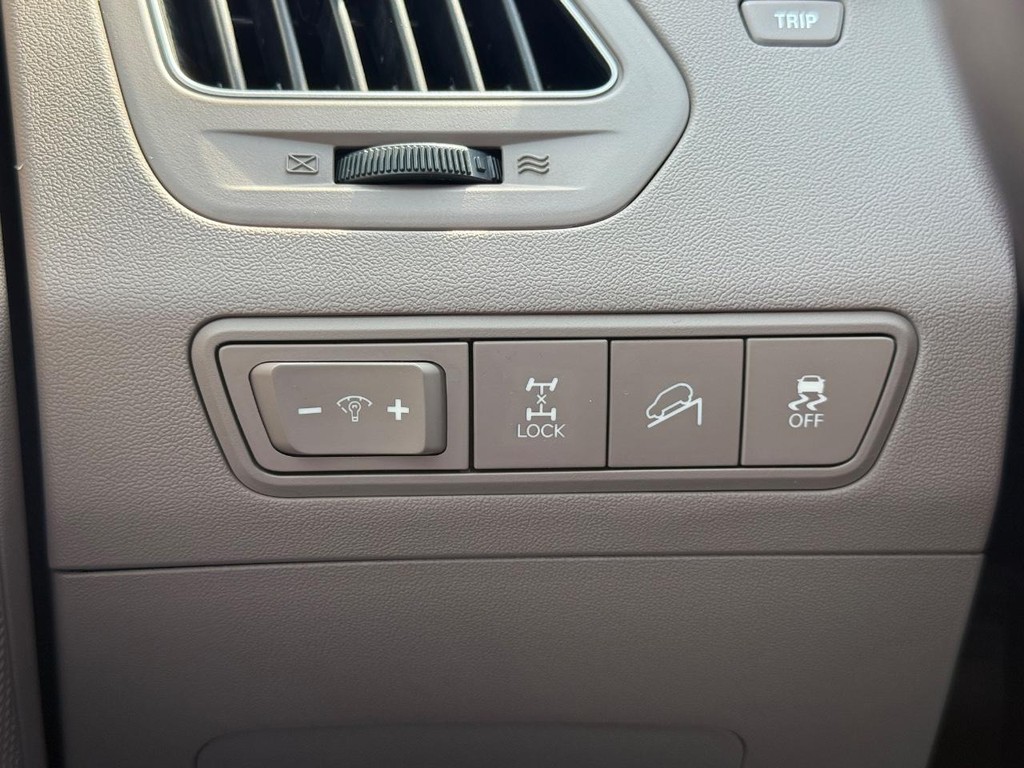 Hyundai Tucson Vehicle Full-screen Gallery Image 24