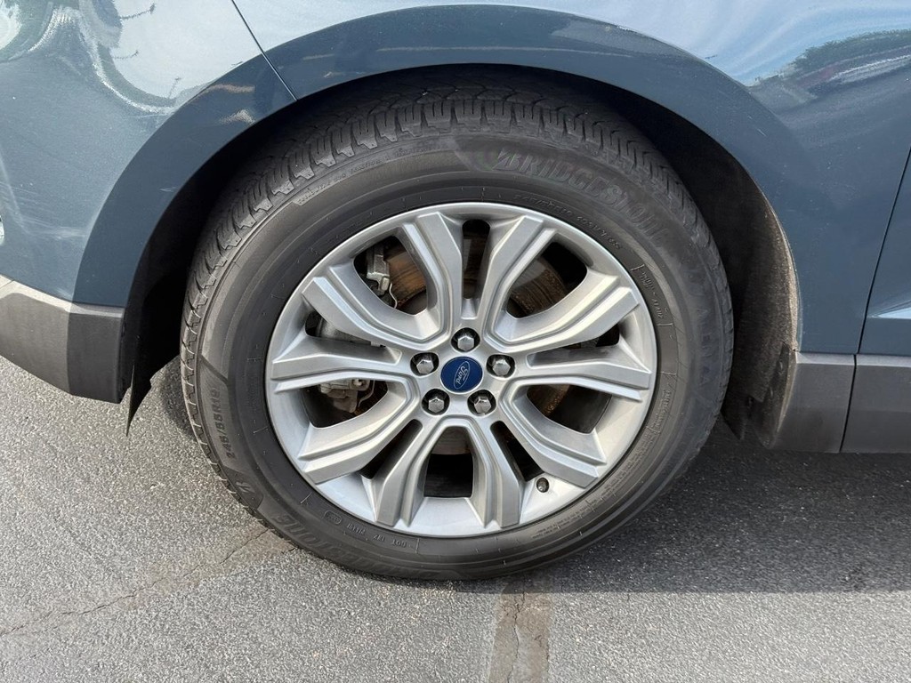 Ford Edge Vehicle Full-screen Gallery Image 07