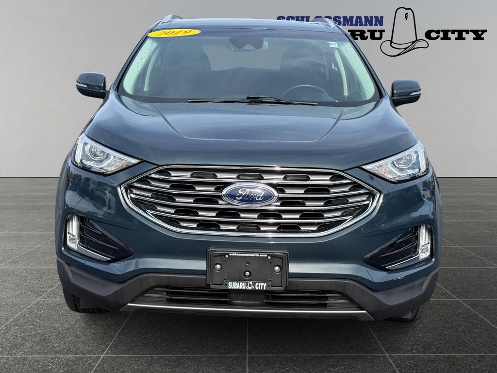 Ford Edge Vehicle Full-screen Gallery Image 09