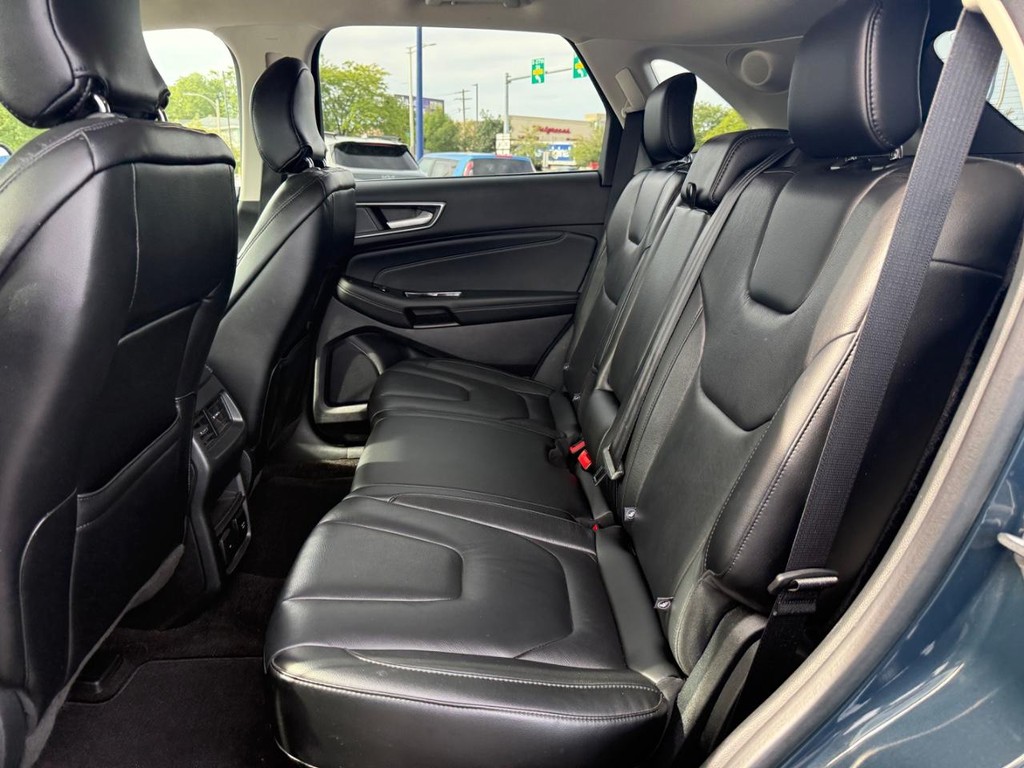 Ford Edge Vehicle Full-screen Gallery Image 10