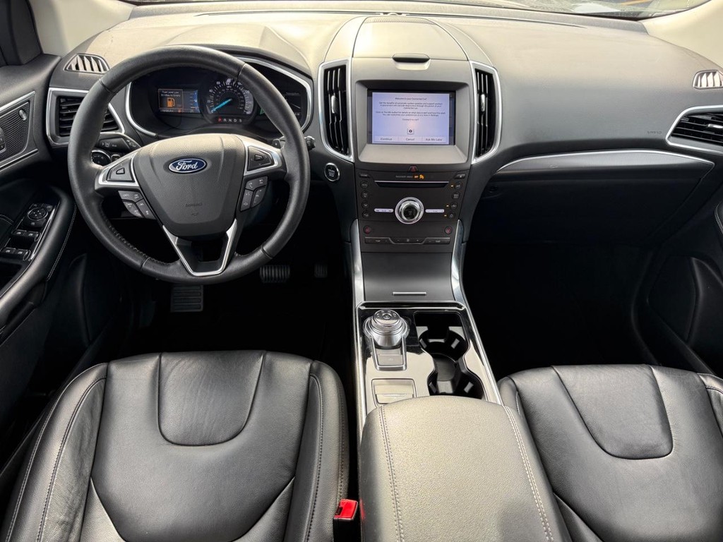 Ford Edge Vehicle Full-screen Gallery Image 11