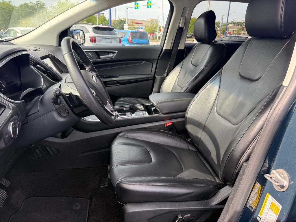 Ford Edge Vehicle Full-screen Gallery Image 14
