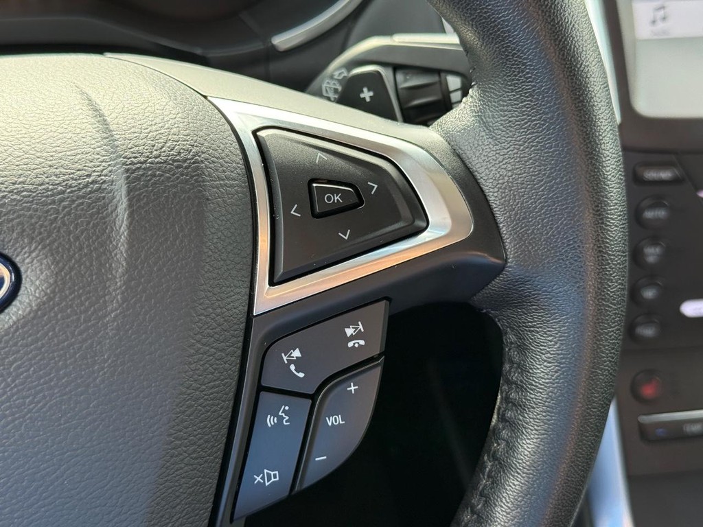 Ford Edge Vehicle Full-screen Gallery Image 16
