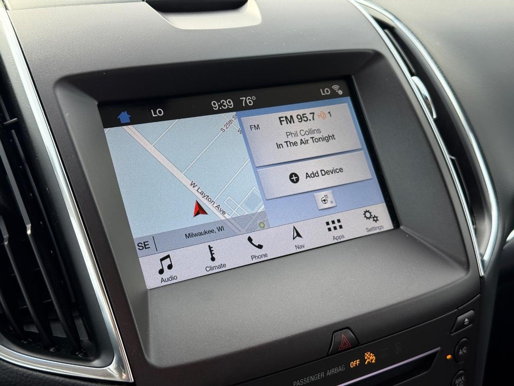 Ford Edge Vehicle Full-screen Gallery Image 18