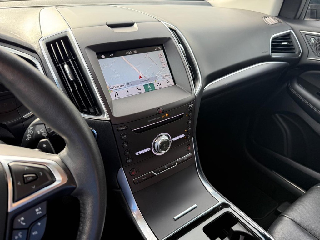 Ford Edge Vehicle Full-screen Gallery Image 21
