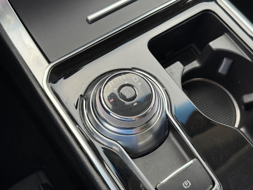 Ford Edge Vehicle Full-screen Gallery Image 23