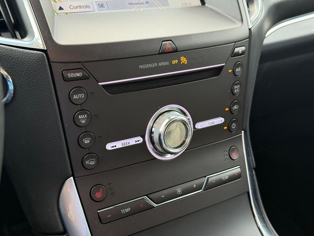 Ford Edge Vehicle Full-screen Gallery Image 24