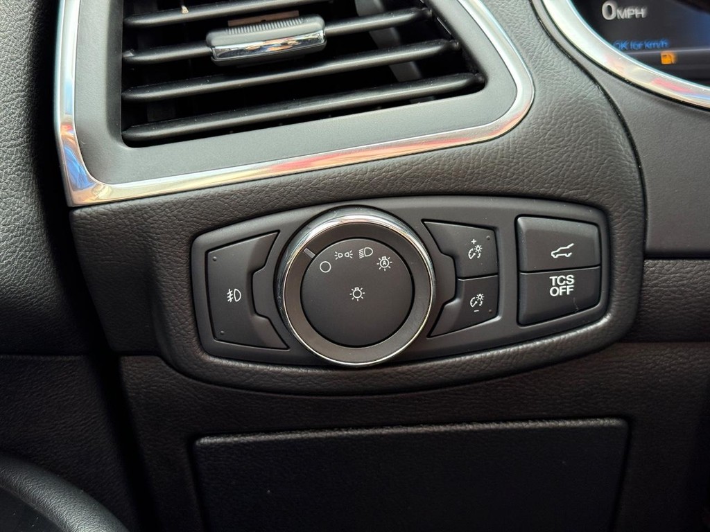 Ford Edge Vehicle Full-screen Gallery Image 25