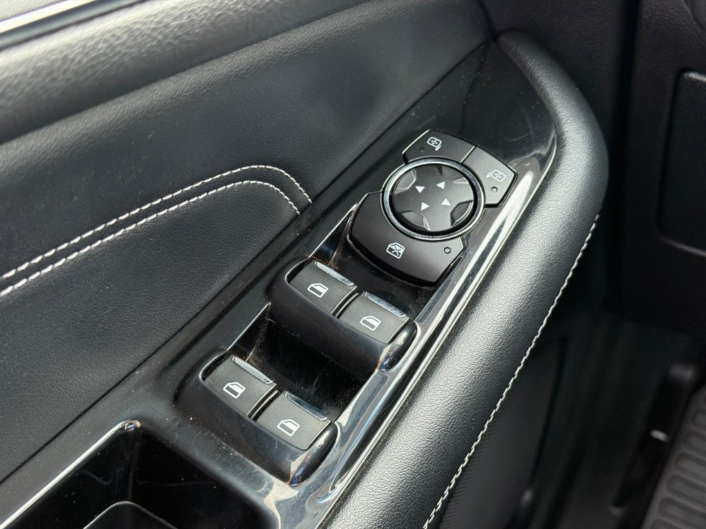 Ford Edge Vehicle Full-screen Gallery Image 26