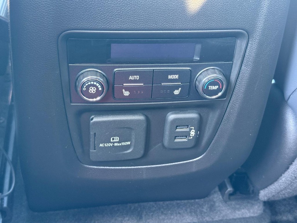 Buick Enclave Vehicle Full-screen Gallery Image 13