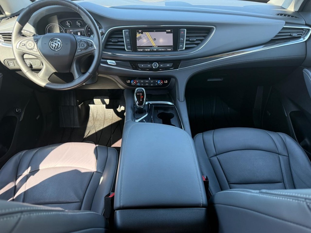 Buick Enclave Vehicle Full-screen Gallery Image 14