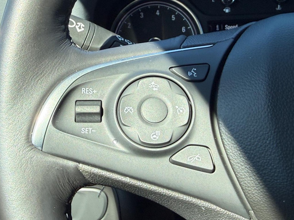 Buick Enclave Vehicle Full-screen Gallery Image 16
