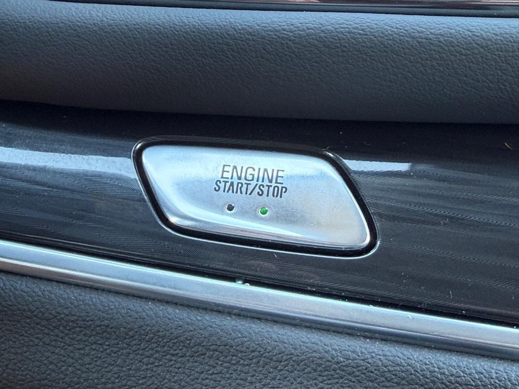 Buick Enclave Vehicle Full-screen Gallery Image 18