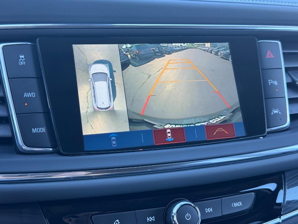 Buick Enclave Vehicle Full-screen Gallery Image 20