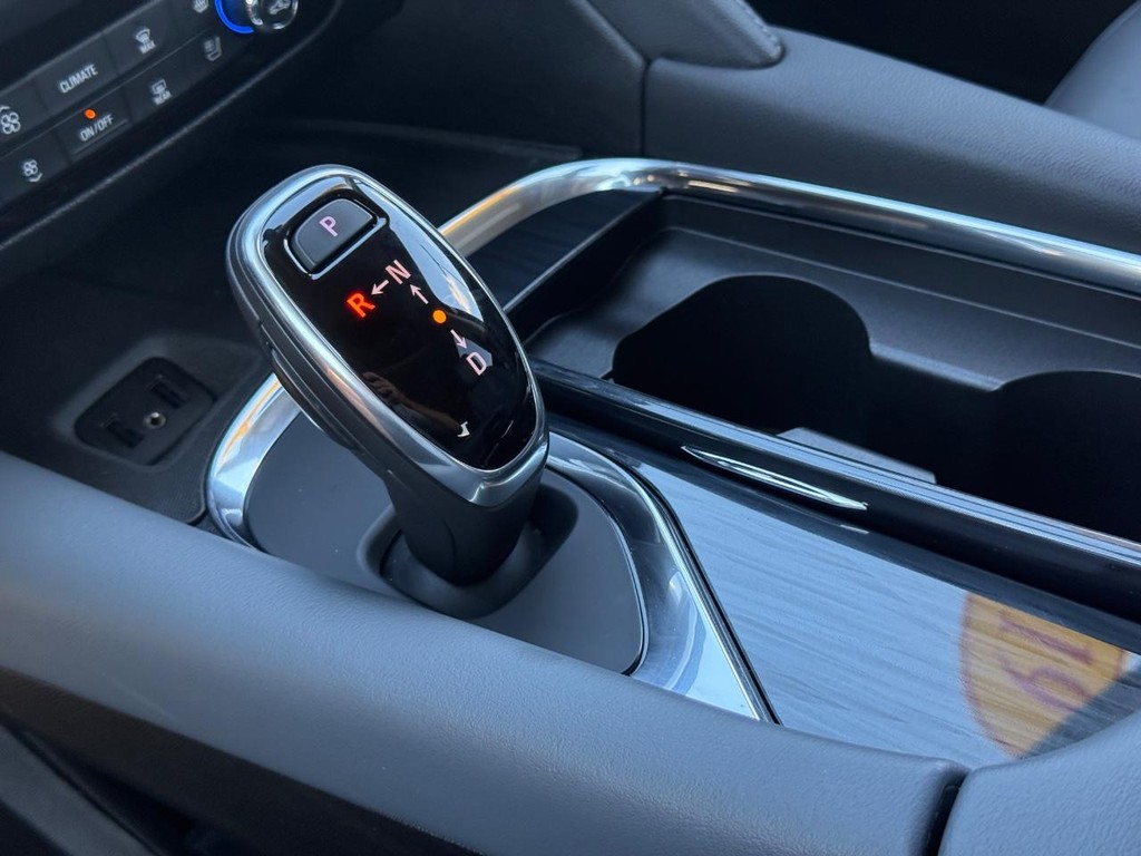 Buick Enclave Vehicle Full-screen Gallery Image 22