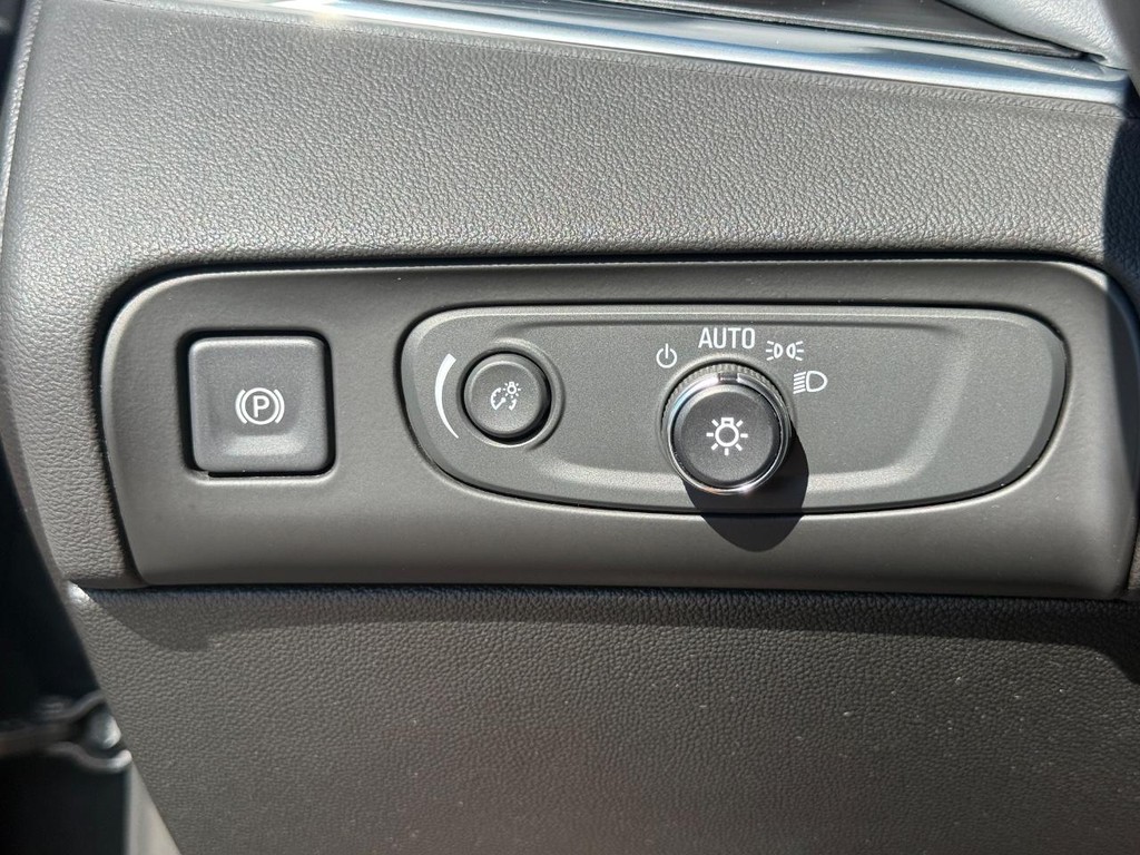 Buick Enclave Vehicle Full-screen Gallery Image 25