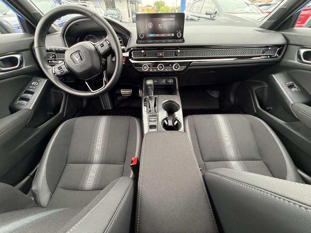 Honda Civic Hatchback Vehicle Full-screen Gallery Image 12
