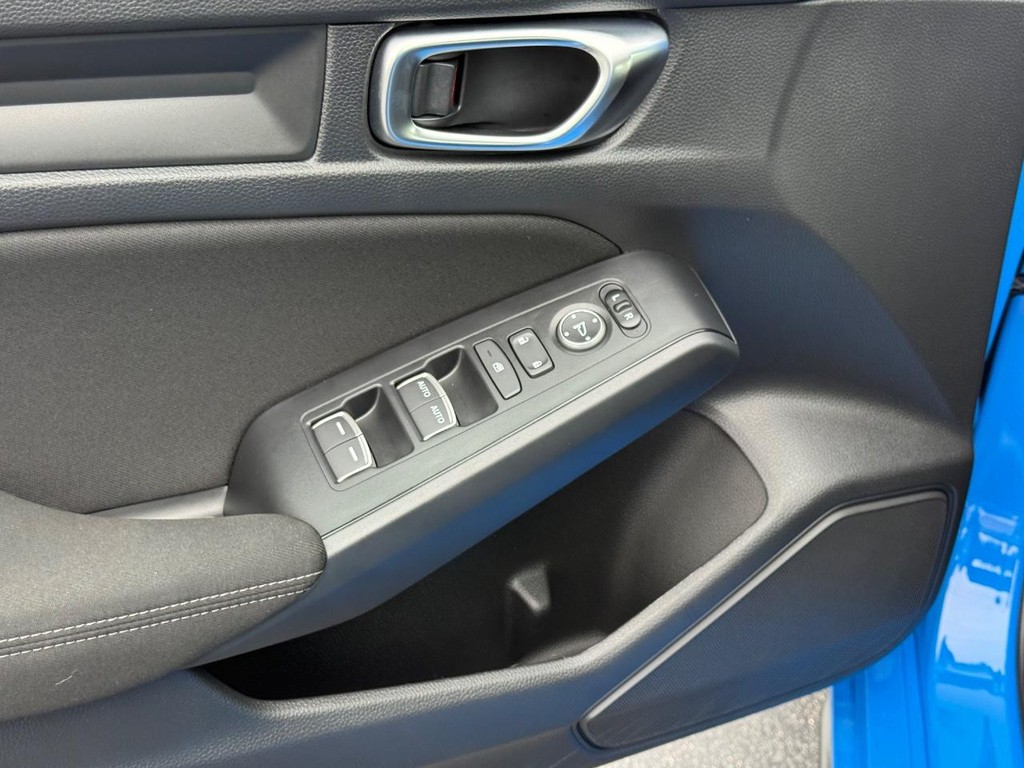 Honda Civic Hatchback Vehicle Full-screen Gallery Image 24
