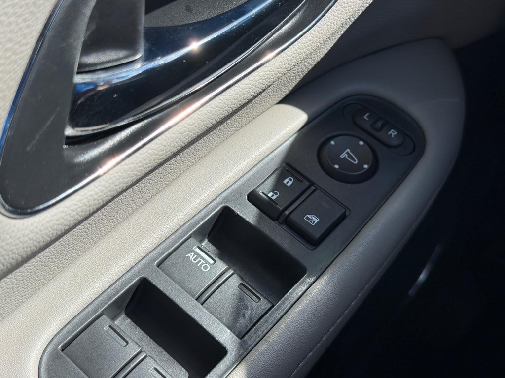 Honda HR-V Vehicle Full-screen Gallery Image 25
