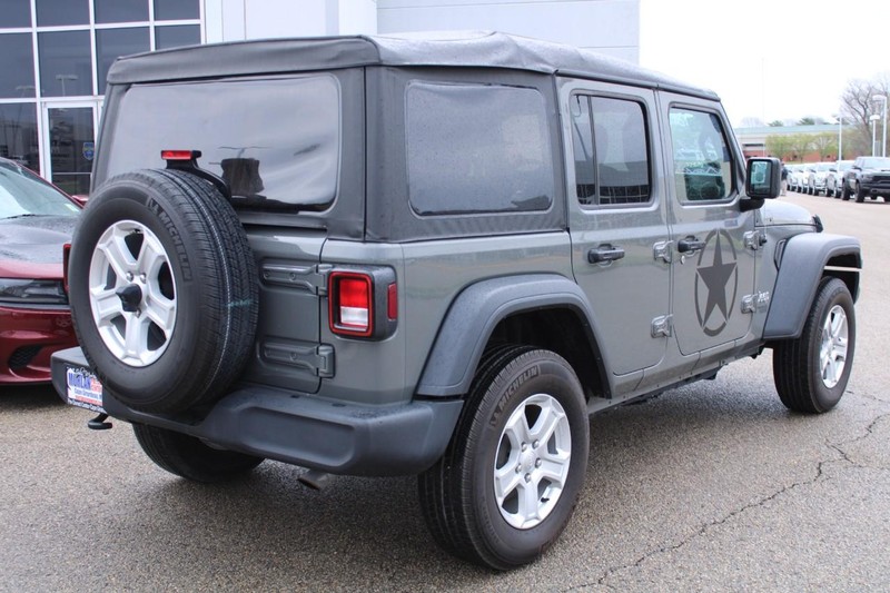 Jeep Wrangler Unlimited Vehicle Full-screen Gallery Image 2