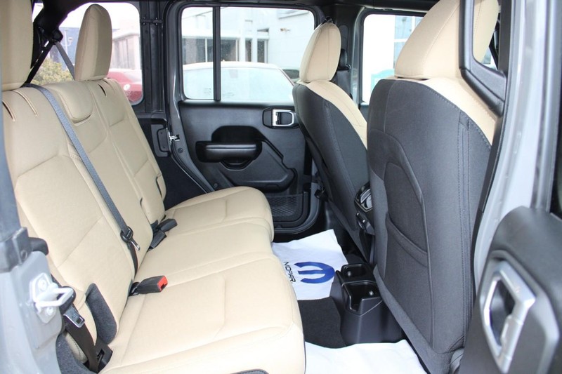 Jeep Wrangler Unlimited Vehicle Full-screen Gallery Image 8