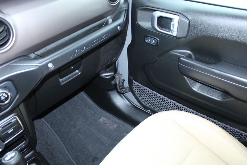 Jeep Wrangler Unlimited Vehicle Full-screen Gallery Image 16