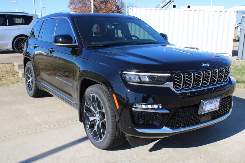 Jeep Grand Cherokee 4xe Vehicle Full-screen Gallery Image 3