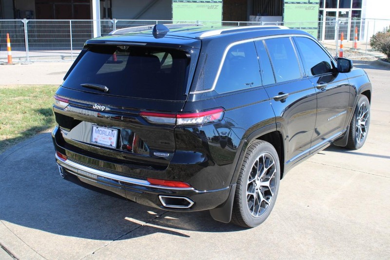 Jeep Grand Cherokee 4xe Vehicle Full-screen Gallery Image 5