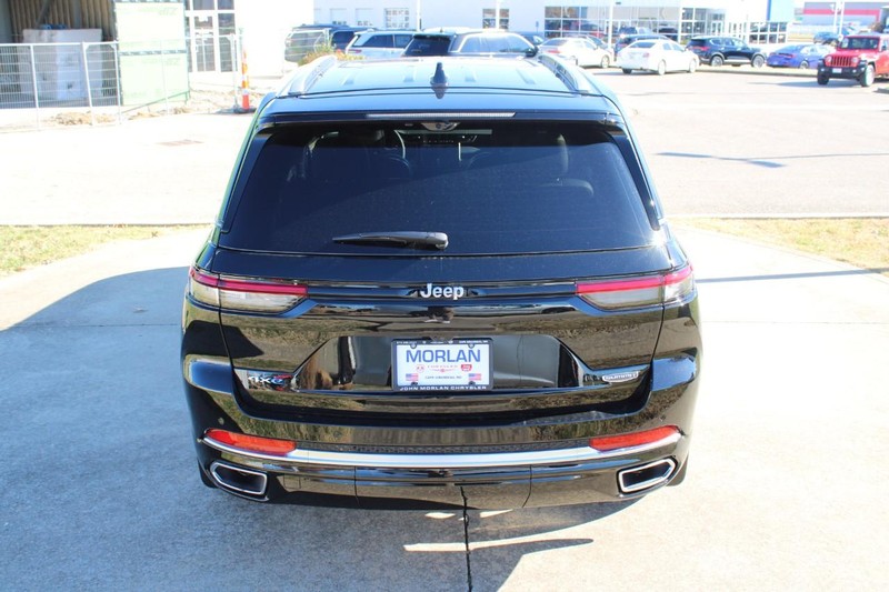 Jeep Grand Cherokee 4xe Vehicle Full-screen Gallery Image 6