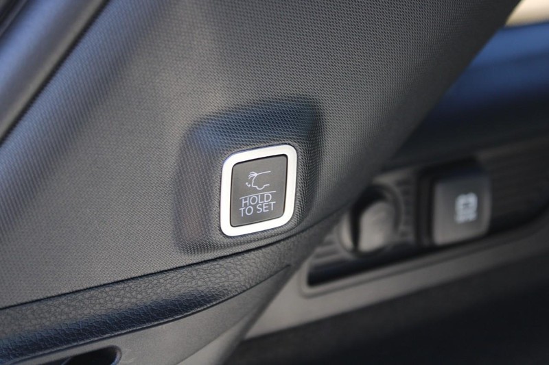 Jeep Grand Cherokee 4xe Vehicle Full-screen Gallery Image 8