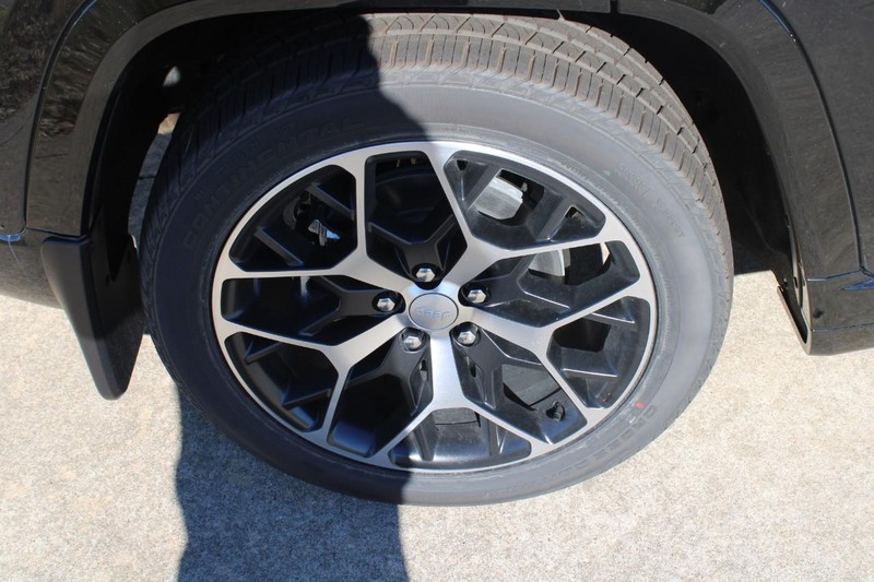 Jeep Grand Cherokee 4xe Vehicle Full-screen Gallery Image 9