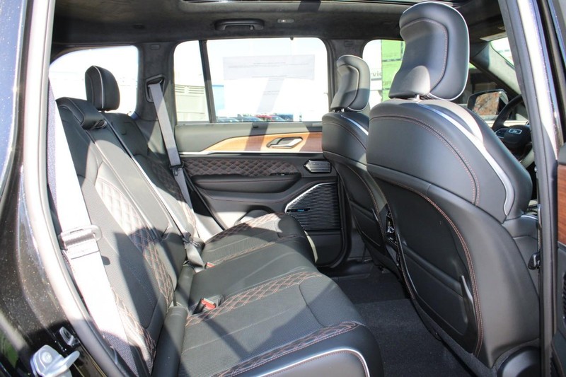 Jeep Grand Cherokee 4xe Vehicle Full-screen Gallery Image 10