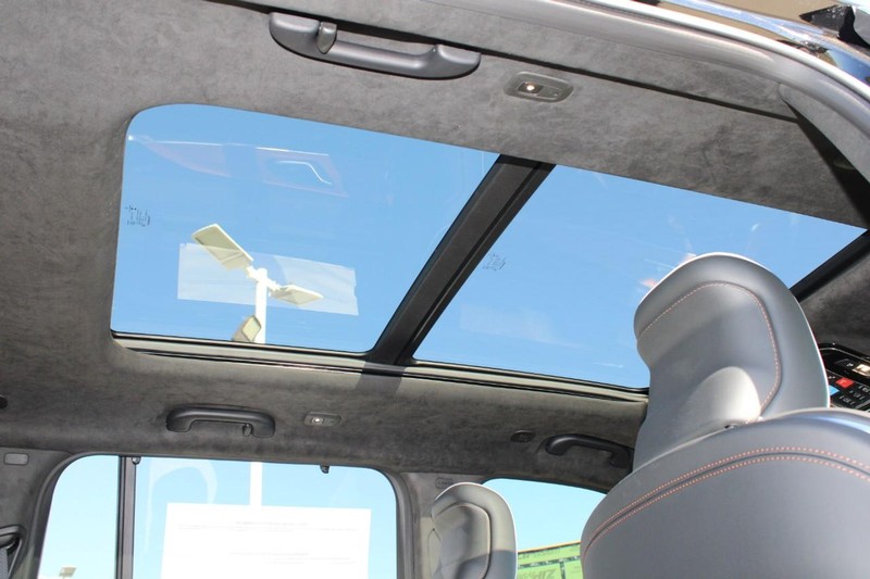 Jeep Grand Cherokee 4xe Vehicle Full-screen Gallery Image 11