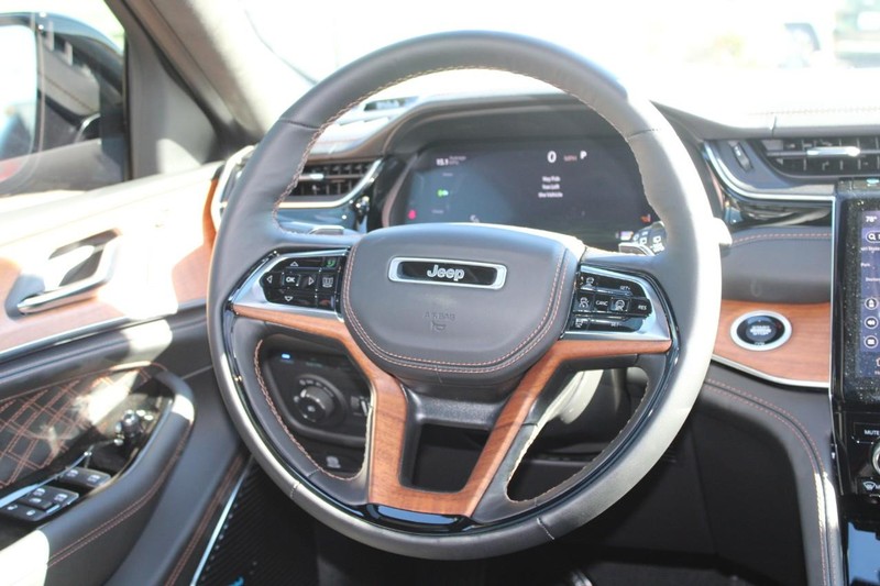 Jeep Grand Cherokee 4xe Vehicle Full-screen Gallery Image 14