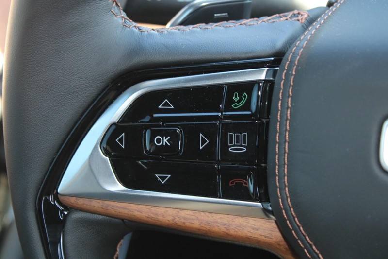 Jeep Grand Cherokee 4xe Vehicle Full-screen Gallery Image 15