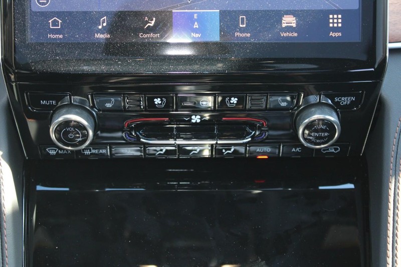 Jeep Grand Cherokee 4xe Vehicle Full-screen Gallery Image 18